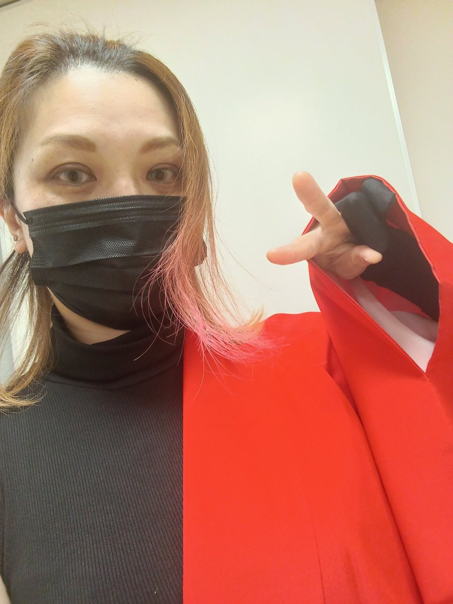 生存報告。

実務過多によりすこししんでいます。連絡返してない方々本当にすみません。急ぐ方は期日込みで御連絡下さいませ。

写真はこの前の和宴塾で着た赤。はじめて着た赤。