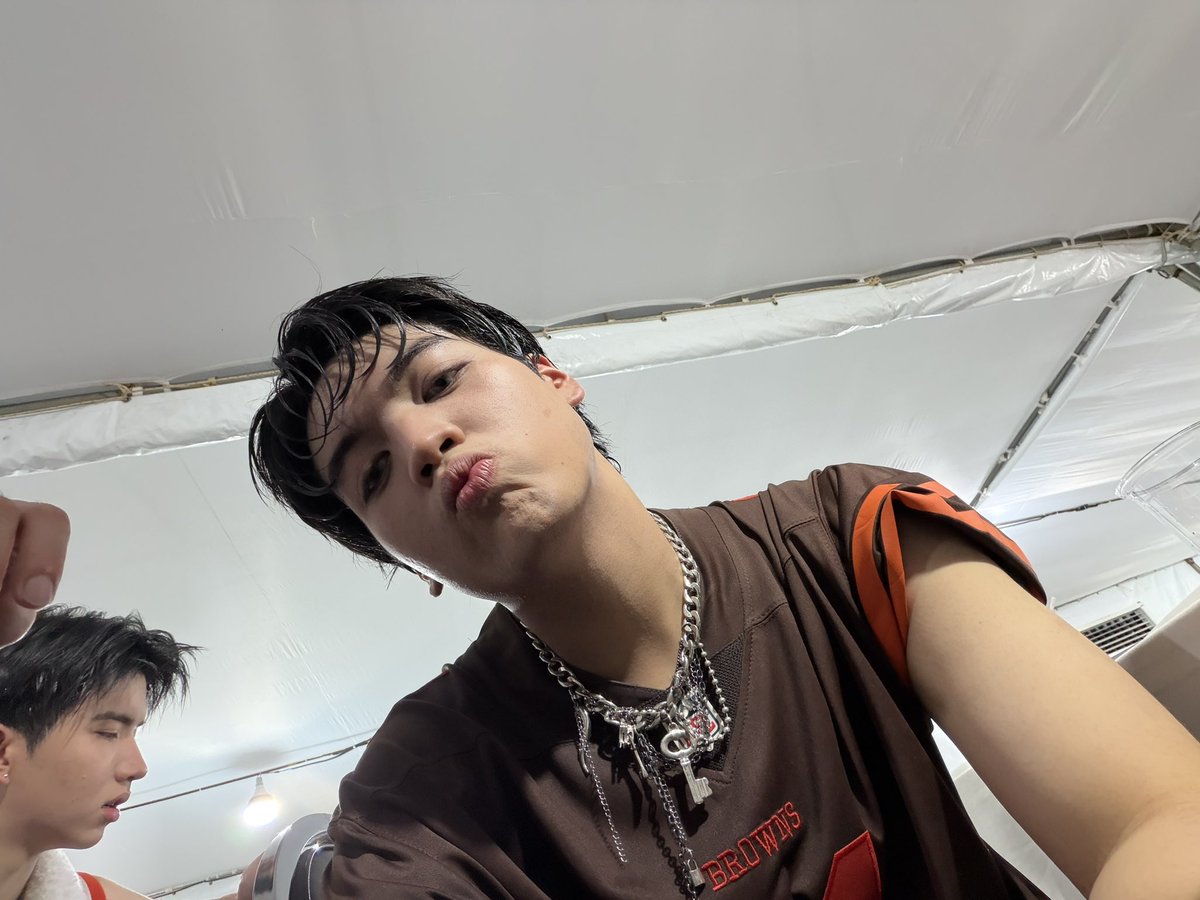 ali.azhL tweet media