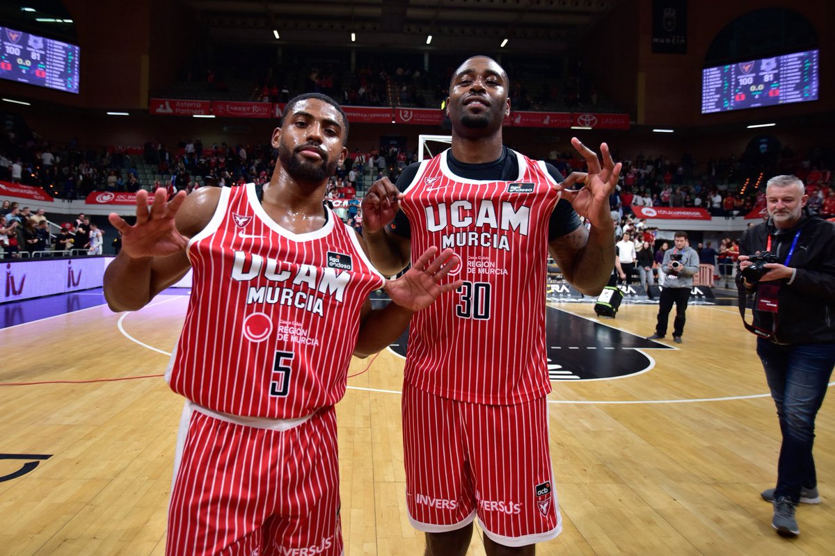 🏀 El <a href="/UCAMMurcia/">UCAM Murcia</a> le saca dos victorias más el average al 5 clasificado a falta de 7J.

El 5 clasificado es nada más y nada menos que el Barça.

ACOJONANTE 🔥🔥🔥🔥 pase lo que pase