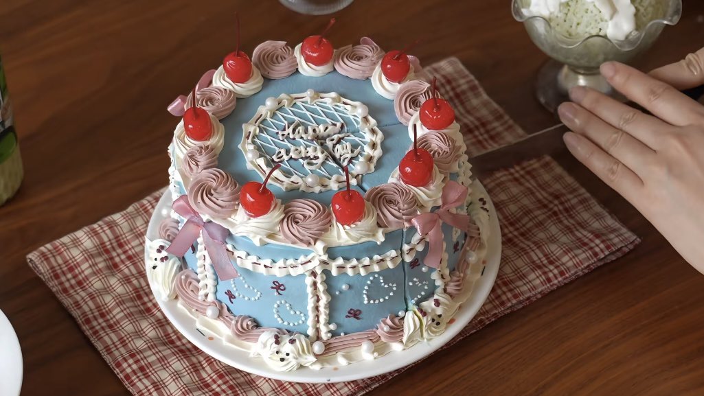 loooovepo's tweet image. Like a cake from a fairy tale