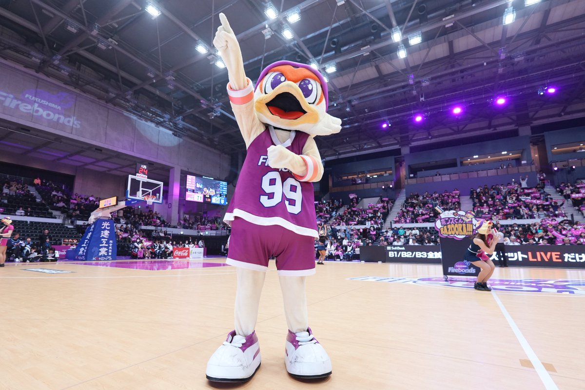 bonds_kun_99's tweet photo. レギュラーシーズンのホーム戦でのおしごとおわりっ‼️🐥✨

12万人達成に、ボクもすこしはおてつだいできたかな🤔
今シーズン仲よくしてくれたみんな、ほんとうにありがとう🐥💜

やっぱり福島がだいすきっ💜☝️
プレーオフで待ってるよ👋 https://t.co/bLXEufUzGS
