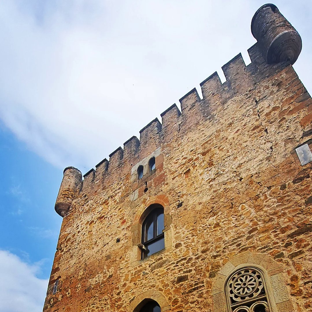 CastilloSCucao's tweet photo. Un lugar con alma, carácter, perfecto para convertir cualquier celebración en algo inolvidable. ✨

Organiza tu evento en un lugar único y referente en Asturias. 

Infórmate ☎️ 985 77 33 40

https://t.co/fjwABWd4HW

------
🏰 #CastilloDeSanCucao #Eventos #Asturias #Boda #Love https://t.co/BoM3W1dbN9