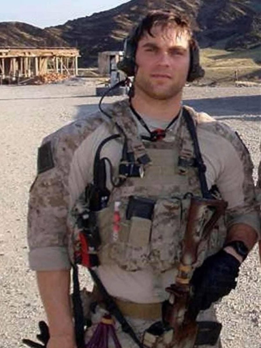 specialopsmag's tweet image. Today we honor Chief Special Warfare Operator Nicolas Checque.
DEVGRU (SEAL Team 6). 

On the night of December 8, 2012, Checque was the point man on a hostage rescue raid deep in the mountains of eastern Afghanistan. 

The team was racing to rescue American doctor Dilip Joseph