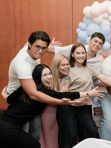 kylekkonly's tweet image. Awwww ❤️🥹 julia b and kyle! 
Sana magka work kayo soon🌹

#KyleEcharri @kyle_echarri