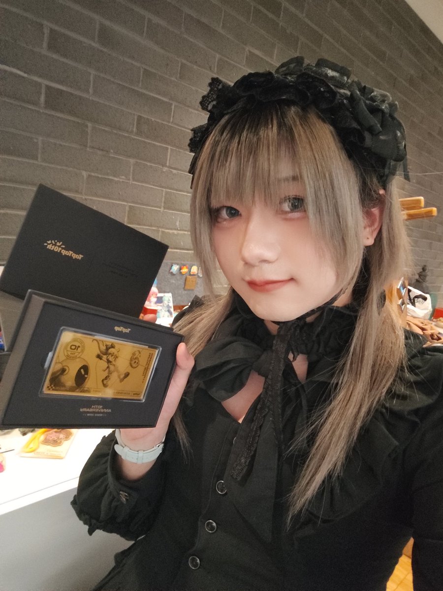 ZachNamiZero's tweet photo. 发一下前两天穿lo上班的自拍 https://t.co/viEgP36gXk