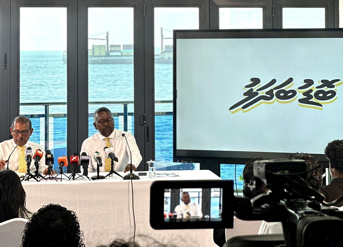 މޯލްޑިވިއަން ޑިމޮކްރެޓިކް ޕާޓީގެ ރިޔާސީ ޕްރައިމަރީގައި <a href="/faya_i/">Fayyaz Ismail</a> އަށް ތާއީދު ކުރައްވައި، ޕާޓީގެ ޗެއާޕާސަންގެ މަގާމަށް ވާދަ ކުރައްވަން ކުރީގެ ރައީސް <a href="/MohamedNasheed/">Mohamed Nasheed</a> ނިންމަވައިފި.

#MDP 🔥