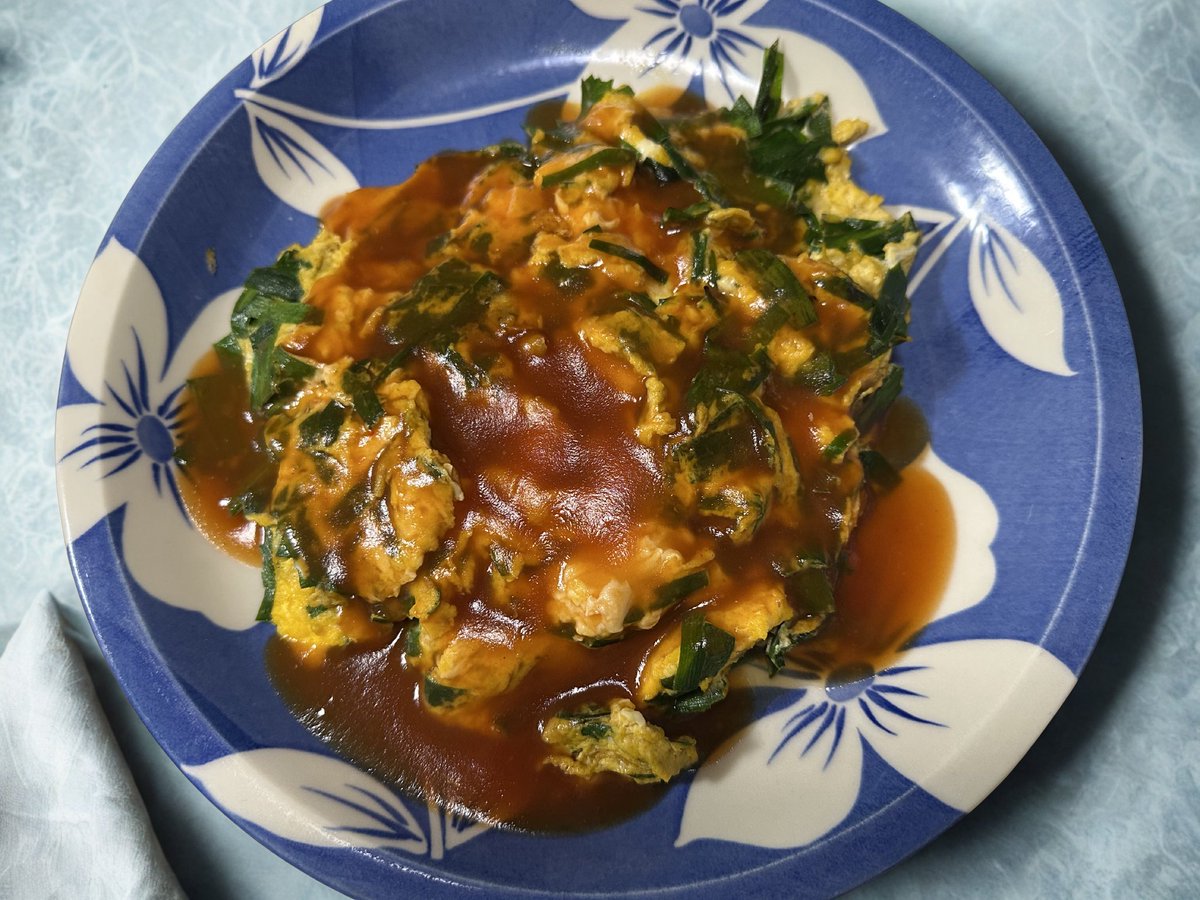 colemandaisuki's tweet photo. 今日の夕飯は畑からそのまま食卓へ🌱

水菜サラダ、絹さや炒め、ニラ玉。
派手じゃないけど、自分たちで育てた野菜はやっぱりうまい。

家族で囲むこの時間が一番のごちそう。

#家族時間 #おうちごはん #日常の幸せ https://t.co/xmwKPan3JA