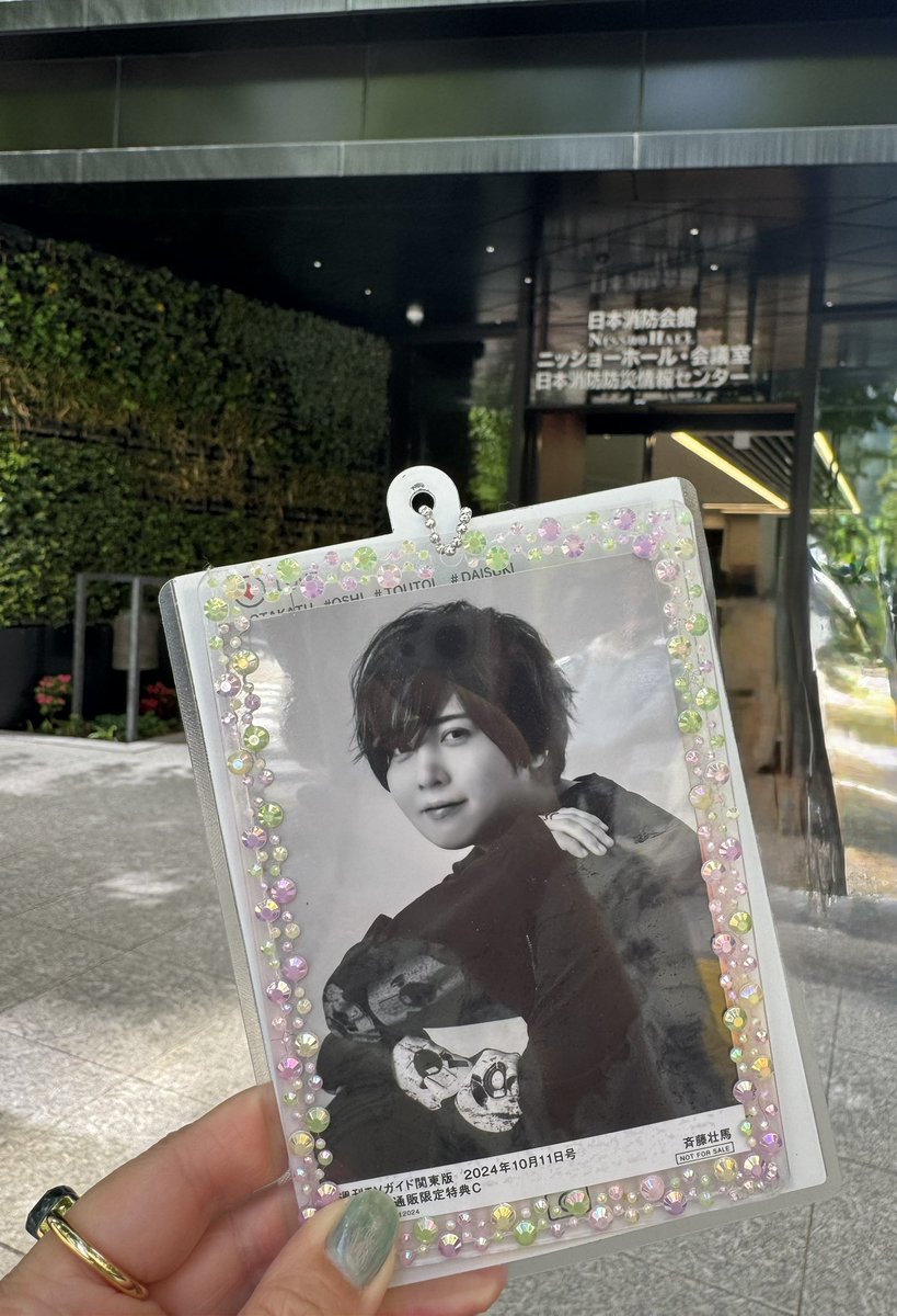 pina37m's tweet photo. 今日はFCイベント
FCのイベントだからトークメインか？！と思って行ったらほぼLIVEだった🪄🪄持っていけば良かったグッズのリングライト買って良かった〜
初めの2曲で号泣😭とにかくアコースティックアレンジライブめちやめちやささりました https://t.co/imHm76Eqvt
