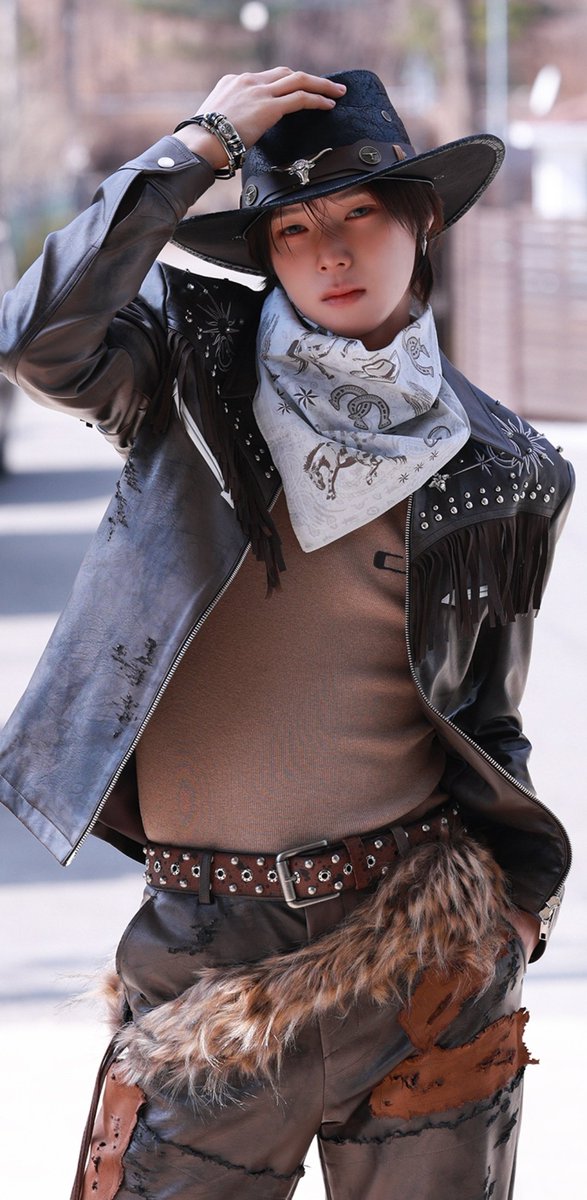 ReZVYlbmtEz3nzN's tweet image. 素敵なphotoばっかりだったのだけど
この一枚がお気に入り
ケイくんの絶妙な表情と立ち姿
あらゆる性別と年齢が混在しているかのようで目が離せなかった

&amp;amp;TEAM 'We on Fire' MV Shoot Behind Photo

#andTEAM #K
#WeonFire #andTEAM_WeonFire