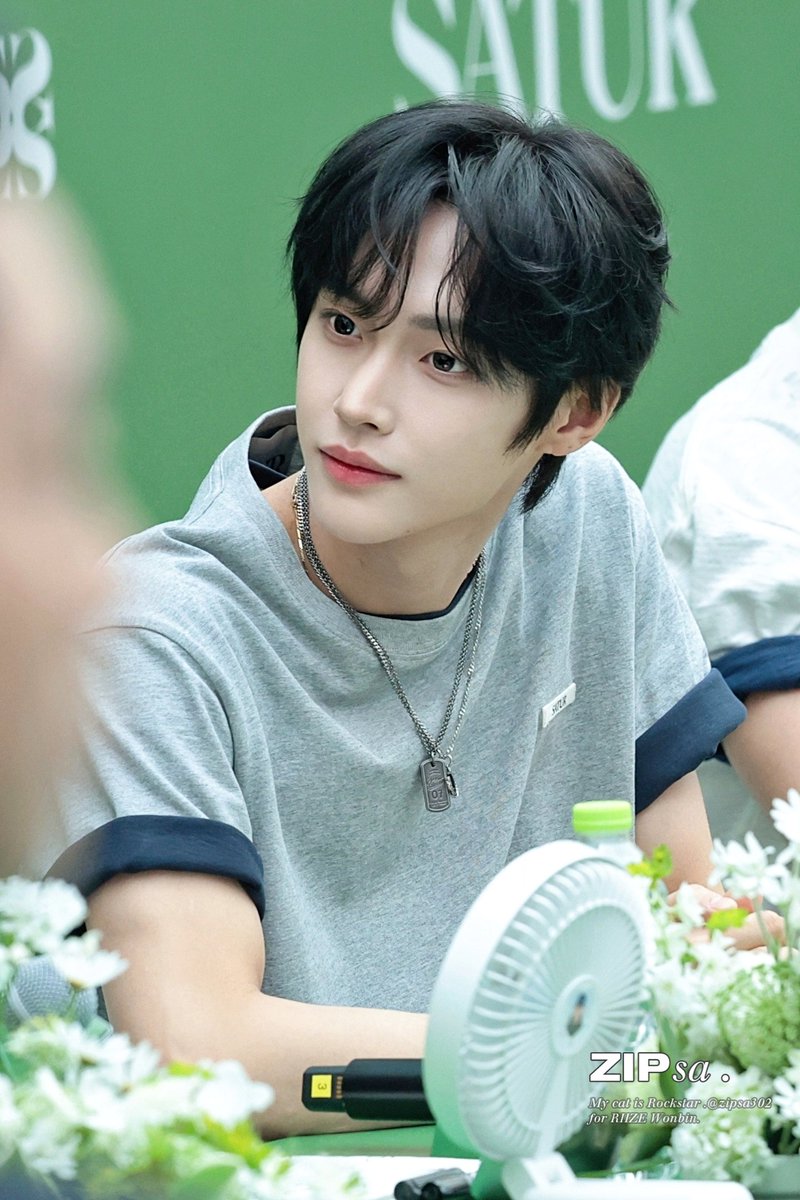 zipsa302's tweet photo. 260419 SATUR
#WONBIN #원빈 
#RIIZE #라이즈 https://t.co/w6JhZebTTw