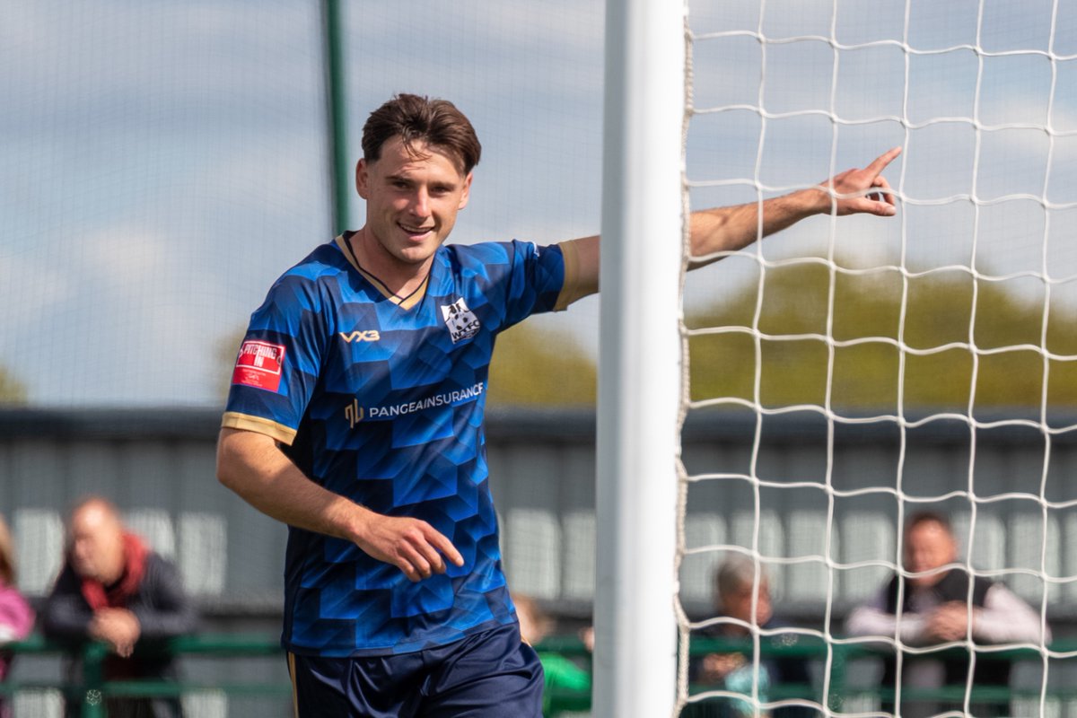 WimborneTownFC's tweet photo. Three goals in a week for @willfletchh, taking his tally to 15 for the season! 🫡

#UpTheMagpies | 📸 @cabbycrabby https://t.co/1ZscBVbRPY