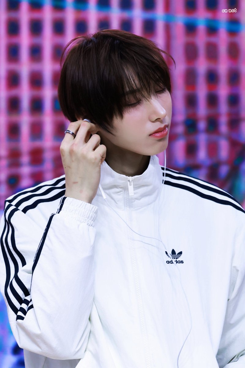 𝘰𝘯 𝘯𝘦𝘵 tweet media