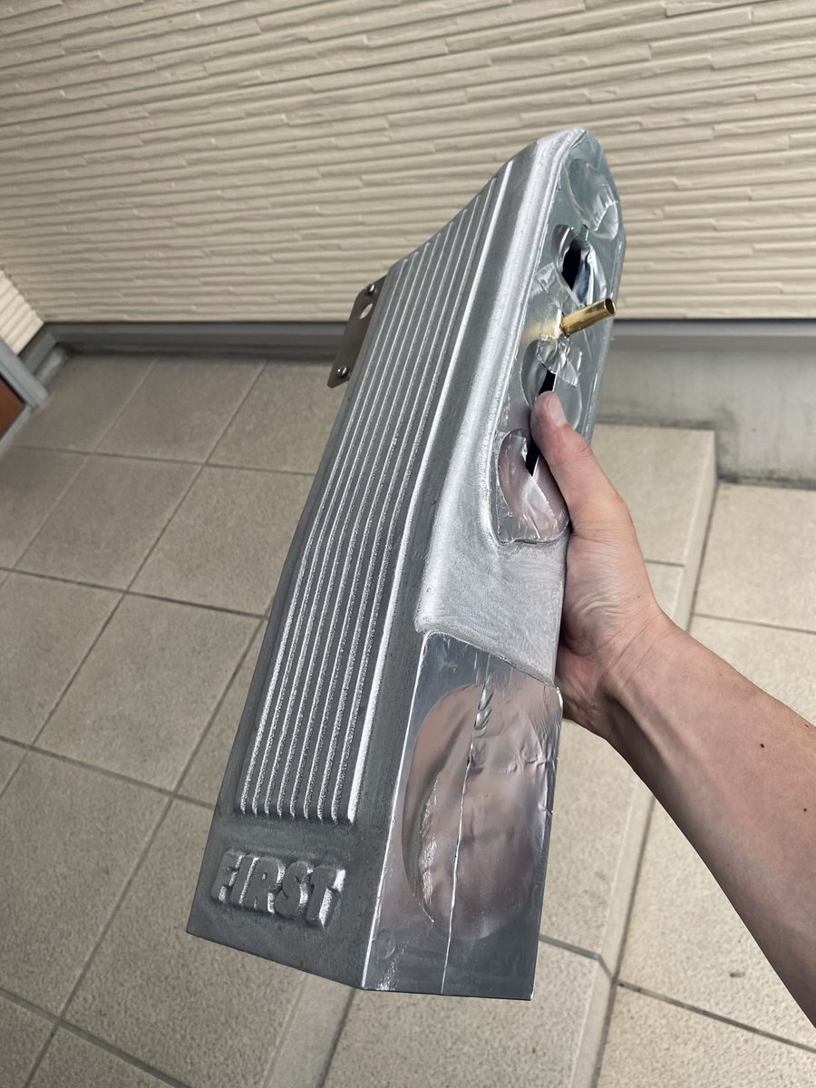 daniel14kuma's tweet photo. ついにこっちにも手つけ始めた
大まかなところはゴリゴリ削れてきもちぇーけど、レール間と文字間だけは手で地道に。。

2台洗車してから#400まで削って終了😌 https://t.co/aQhDduG4eI