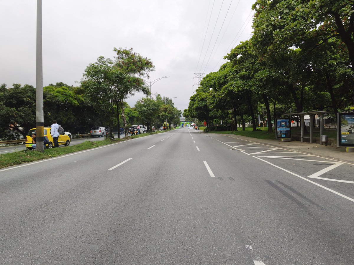 hdosorio's tweet photo. No salgan en vehículo hacia el sur del valle de Aburrá, avenida regional colapsada por cierre de vías debido a la maratón @CorreMiTierra
Usen el Metro https://t.co/JSm5TQlZDJ