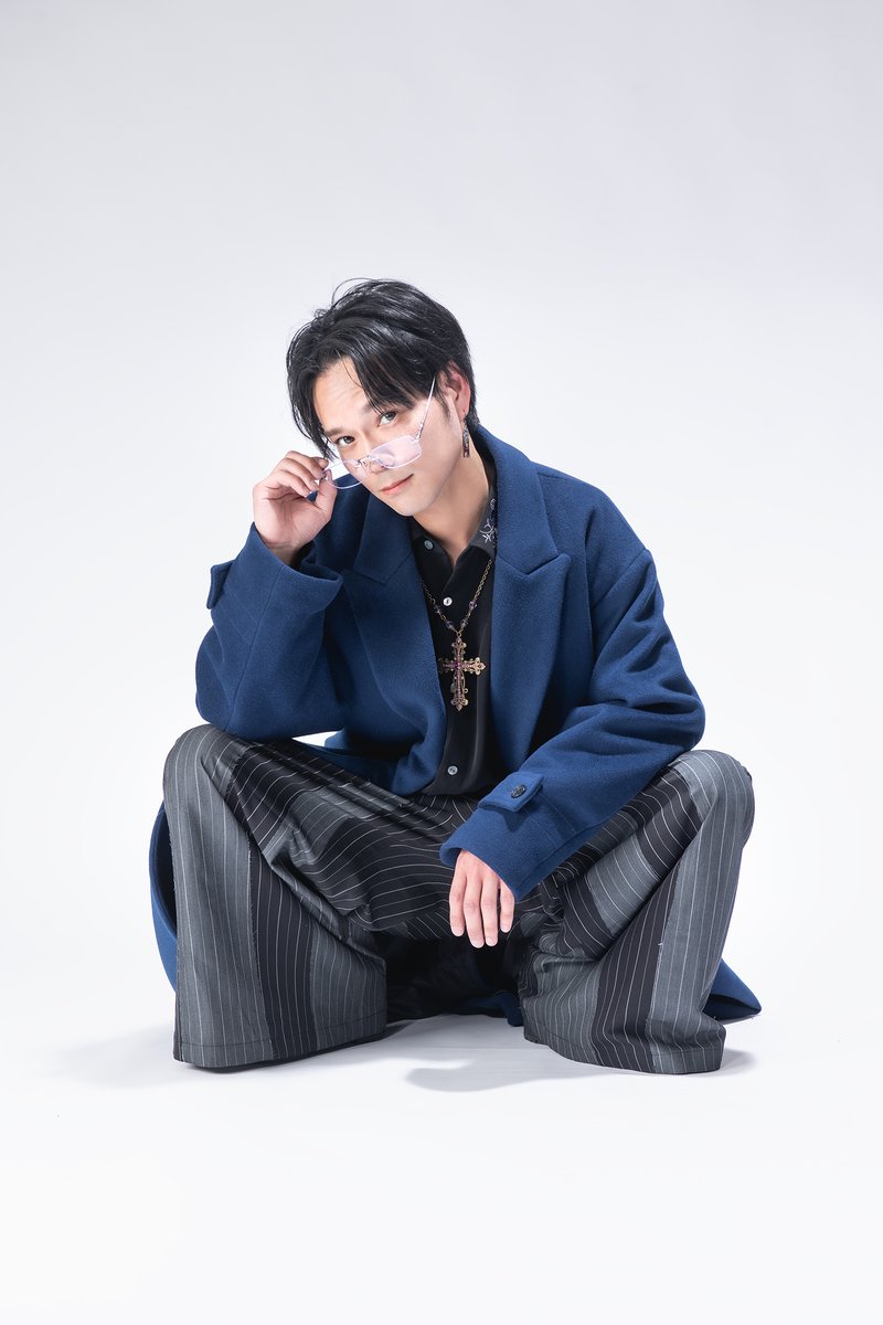 shalabo_zg's tweet photo. メガネ男子スタイルはお好き？
（タップ推奨）

1. 和服×眼鏡 ちょっと上から　
2.和服×眼鏡 下から
3.洋服×眼鏡 ちょっと下から
4.和服×眼鏡 まっすぐ

あなたの好きなポーズ、やってみたいポーズ
ぜひ教えてください〜！

Special thanks 
前回の写ラボ参加者のみなさん✨
...全員めちゃかっこいい😭 https://t.co/gGLtj3bk1j