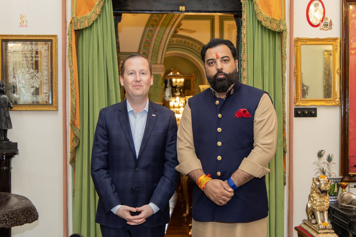 CP_Museum's tweet photo. सिटी पैलेस में श्रीजी हुजूर डॉ. @lakshyarajmewar  ने भारत में संयुक्त राज्य अमेरिका के राजदूत माननीय सर्जियो गोर से गरिमामयी मुलाकात की। 

यह मुलाकात विरासत, सांस्कृतिक संरक्षण और साझा मूल्यों के माध्यम से वैश्विक संबंधों को सुदृढ़ करने पर केंद्रित एक सार्थक संवाद रही। https://t.co/o3yBKgbUyf