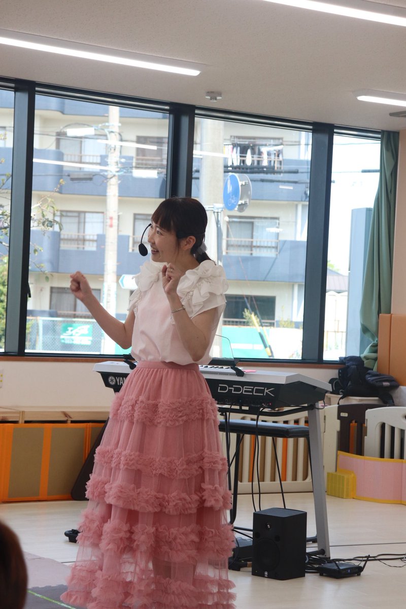 hktsor's tweet photo. 4月18日(土)
しおり先生として園のD-DECKを使用してリトミックイベントをやらせていただきました😊

いつもと違う雰囲気にドキドキそわそわの子どもたちでしたが、たくさんの音に反応しそれぞれに楽しんでくれていました🎵 https://t.co/1VCDX20Cor