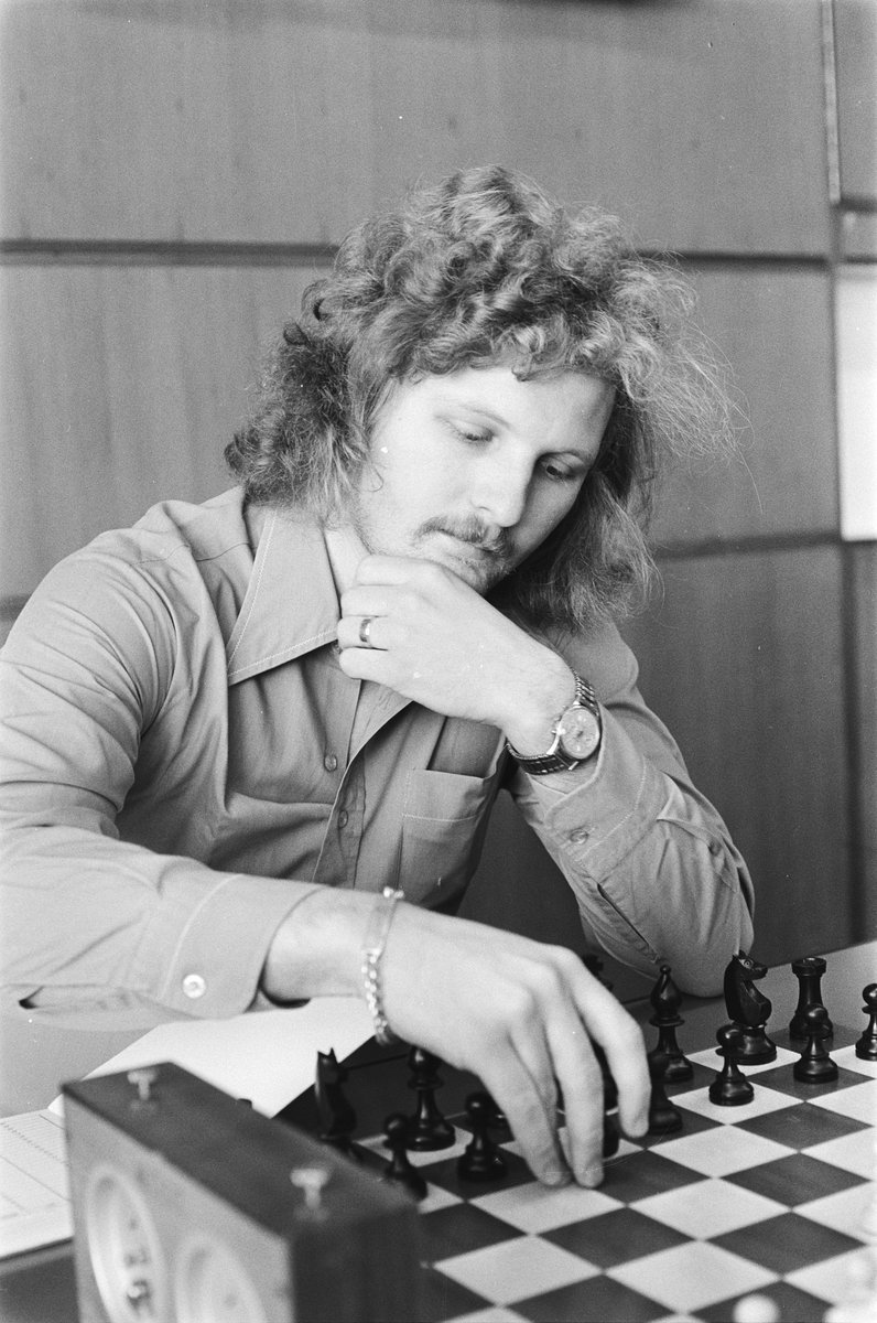 dgriffinchess's tweet image. Remembering Tony Miles (1955-2001), who would have turned 71 today.
In 1976 he gained the grandmaster title - the first British-born player to do so. Aged 21, he was then the youngest holder of the title in the world.
Seen here in 1978.
(📷details via 'Alt' Tab.) #chess