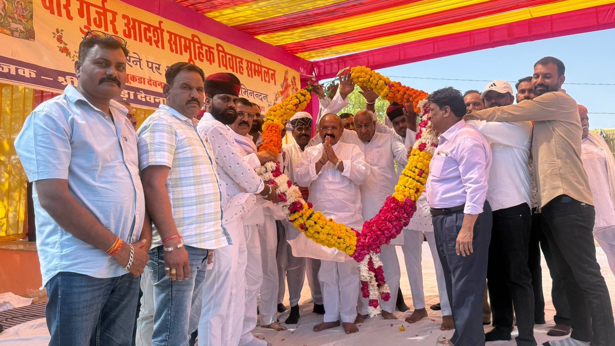 PrahladGunjal's tweet photo. डबूकड़ा  देवनारायण समिति द्वारा आंवली में एवं गुर्जर उत्थान समिति द्वारा रोझड़ी में आयोजित सामूहिक विवाह सम्मेलनों में भाग लिया। इस अवसर पर उपस्थित जनसमुदाय को संबोधित करते हुए दाम्पत्य सूत्र में बंधने वाले सभी दुल्हा दुल्हन को उज्ज्वल भविष्य के लिए शुभकामनाएं दीं। https://t.co/IMYEPHbdze
