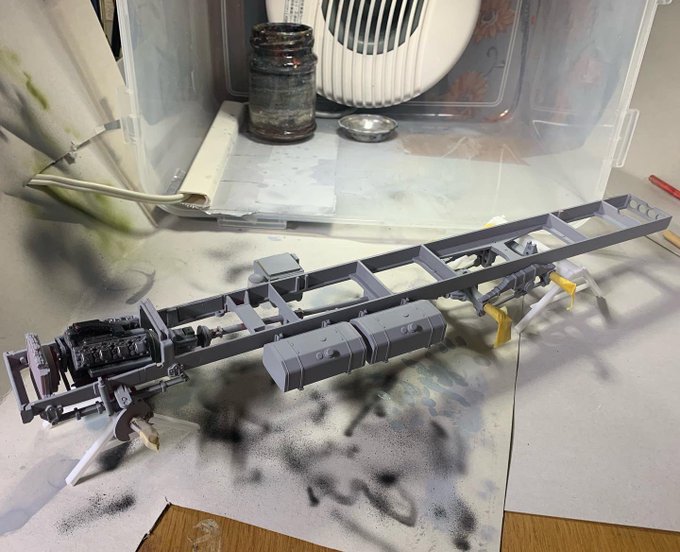 色分けがなんだ、俺のド変態塗装シャシを見ろ。 