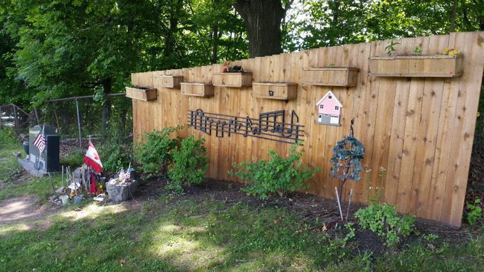 RIPTFF's tweet image. #RIP #OTD in 2012 musician/singer for The Band ("The Weight", "Up on Cripple Creek"), actor (Coal Miner's Daughter, The Right Stuff) Levon Helm died from throat cancer at Memorial Sloan-Kettering CancerCenter, Manhattan, aged 71. Woodstock Cemetery, Woodstock, New York