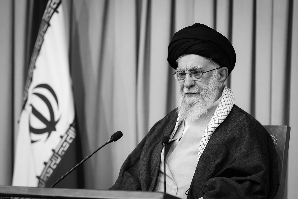 talk_with_usa's tweet photo. #رشتو ۱/۱۳
در وضع کنونی، 
#مذاکره‌ با #آمریکا، 
اولا هیچ کمکی به منافع ملی ما نمیکند،
هیچ ضرری را هم از ما دفع نخواهد کرد؛
ثانیا بعکس، زیانهایی هم بر آن مترتب است.
مذاکره‌ با آمریکا در شرایط کنونی ضررهای ��زرگی برای کشور دارد
که شاید بشود گفت بعضی از این ضررها #جبران‌ناپذیر هستند! https://t.co/njYkZkXuhO