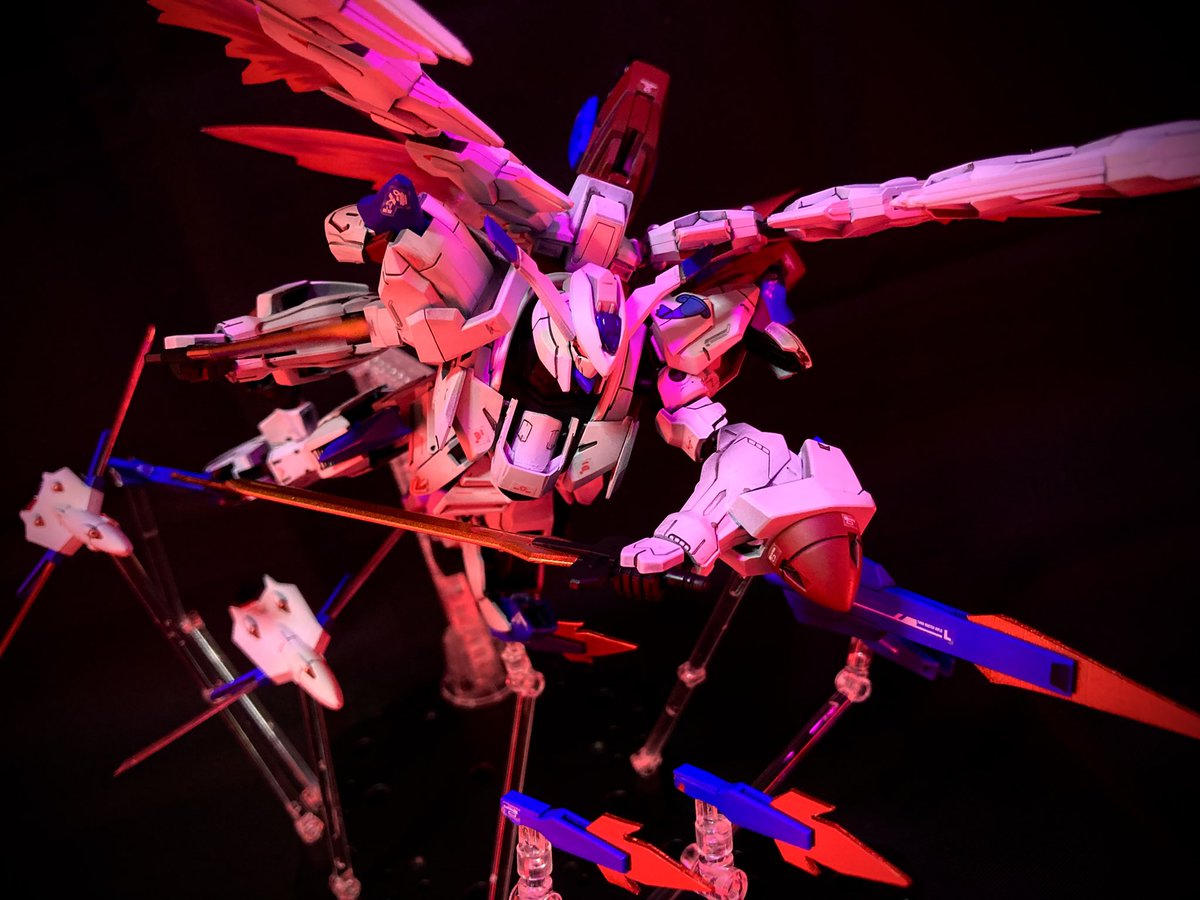 #ガンプラ
#プラモデルライフ
#ガンプラ改造
ガンダムアメシア完成！
バエル、カルラ、リボーンズをミキシングした
これが、人類を導く、ガンダムだ！
不足していた遠距離攻撃に16機のフィンファング、突撃形態のエフェクト作りました
ツインドライブと反重力制御の光の翼でトランザムも、使用可能
1/4