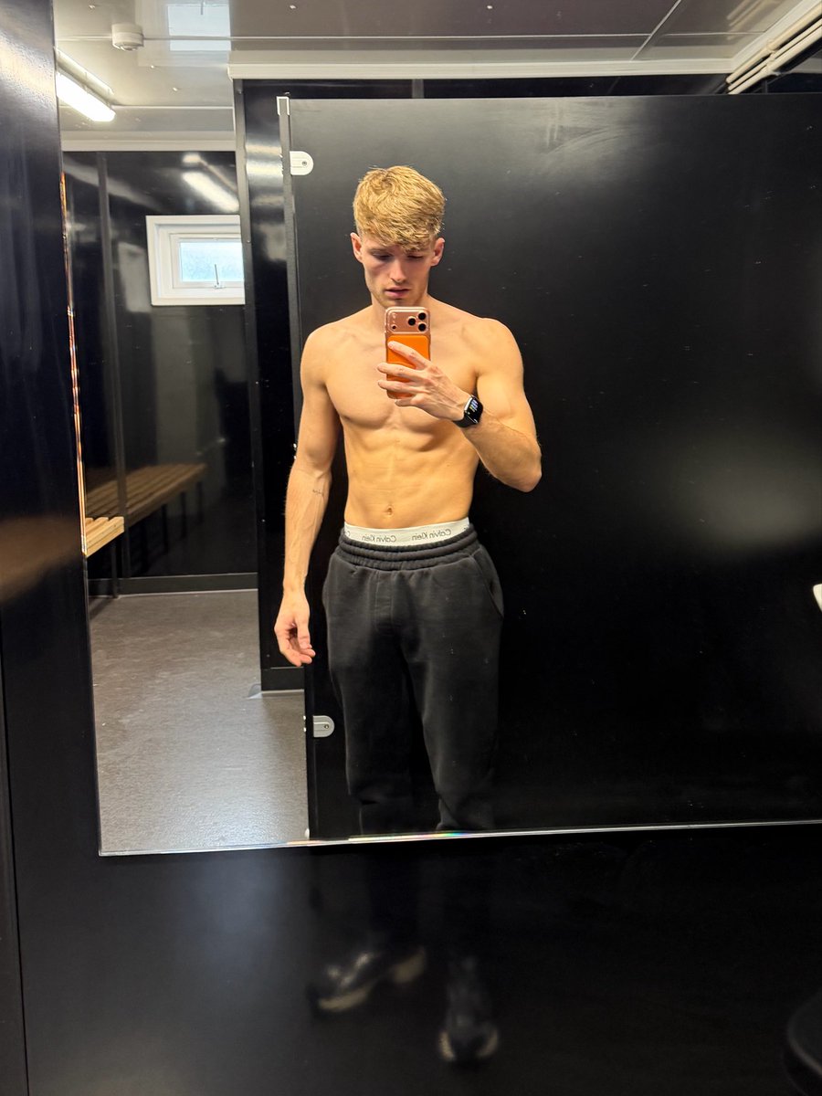 masterb1lly's tweet photo. Open up them wallets and let me take what’s mine 😈 

#findomalpha #findom #findompaypig #findomgod https://t.co/NRv5nO0tAk