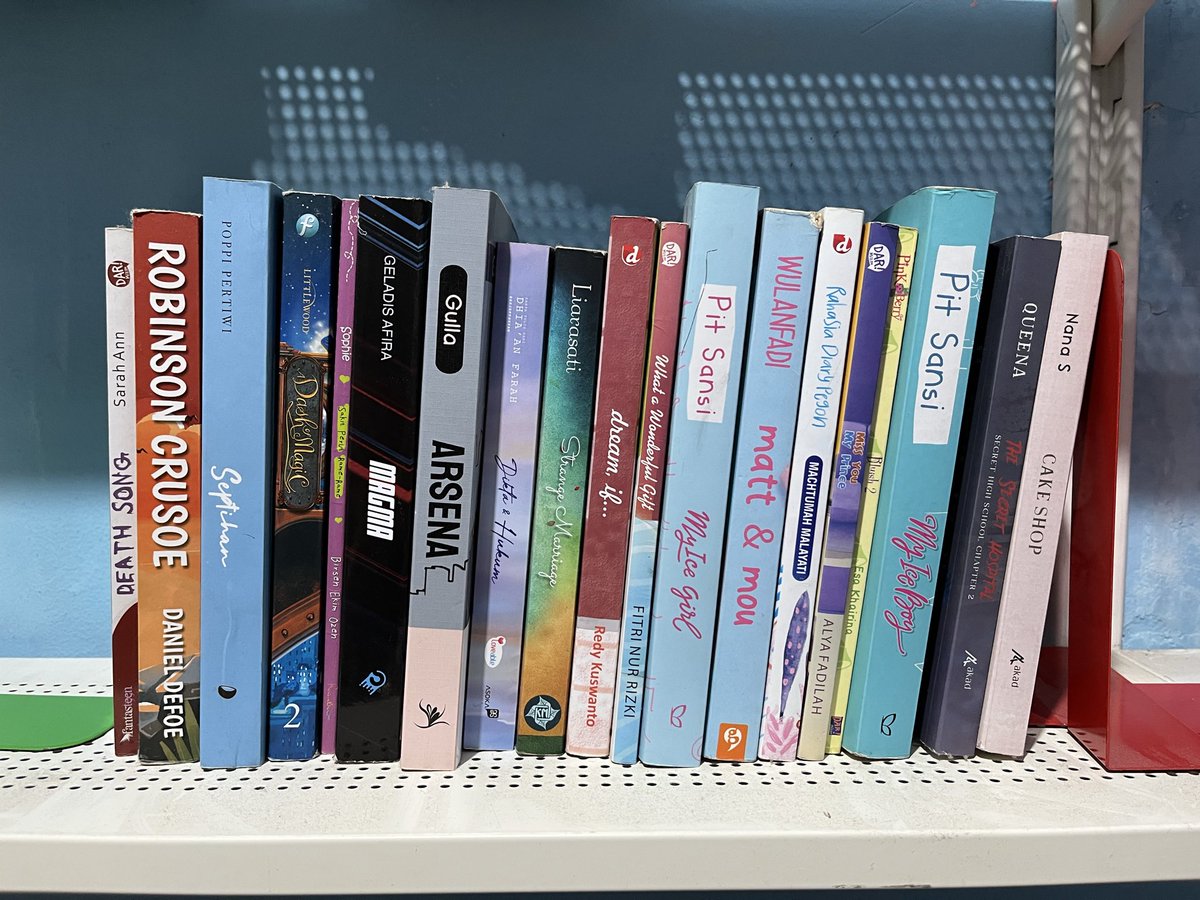 larissabookshop's tweet image. preloved novel for sale 📚✨ kondisi masih bagus &amp;amp; terawat dijual karena mau ganti koleksi baru hehe harga murah &amp;amp; bisa nego tipis minat / mau tanya langsung dm ya! 📍jaksel (pesanggrahan) | ongkir pembeli

#preloved #prelovedbooks #jualbuku #bukubekas #novelmurah