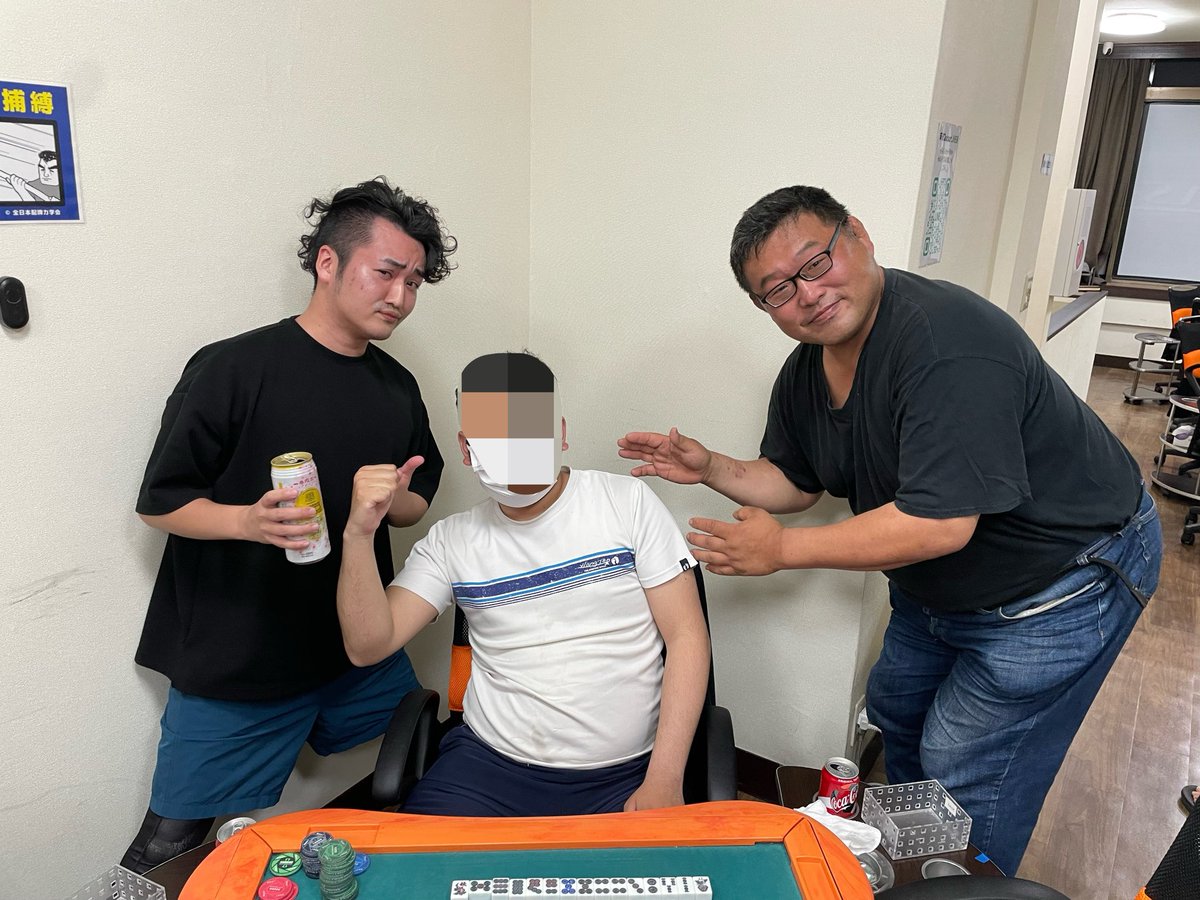 Quasar0906's tweet photo. MBRTむっちゃん&amp;あずこ大会！
優勝
ZeroK🥇
たった60枚で決勝に進み怒涛のあがりで大まくり🔥
2位
てんぷらミルク🥈
残り1枚からチップリーダーにまでなりましたが最後に惜しくも捲られました
3位
暗黒龍士文
2大会連続入賞💡

次の大会は4/25大阪Quasarです💥 https://t.co/oPATJoBjtd