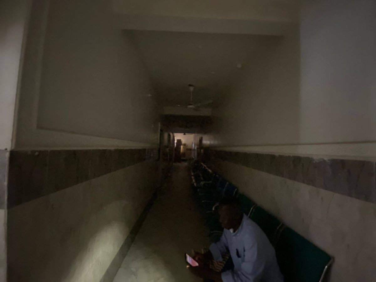 مركز الأورام بورتسودان خرج من الخدمه بسبب انقطاع التيار الكهربائي عن المركز البيعاني من قطوعات مستمر مع انعدام مصدر طاقه بديل ، اثر ذلك علي جلسات العلاج وزيادة معاناة مرضي الأورام .

المركز عاجلاً محتاج توفير مصدر طاقه بديل مع استثناءهم من القطوعات المبرمجه وتوفير خط ساخن له .