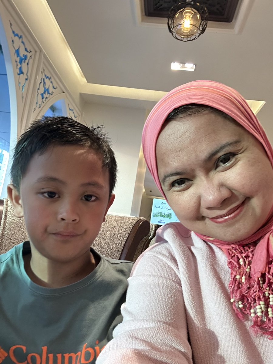 BisdakV's tweet image. Enjoying an Arabic dinner with family!

#dinner #food #family #weekend #AbuDhabi