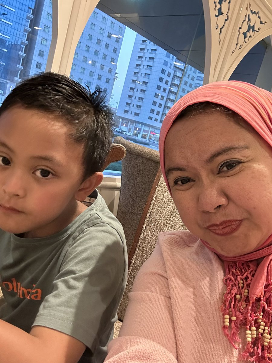 BisdakV's tweet image. Enjoying an Arabic dinner with family!

#dinner #food #family #weekend #AbuDhabi