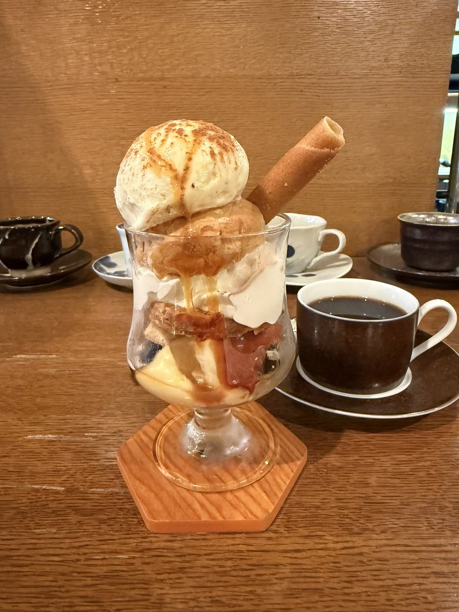 珈琲グルメのタルトタタンパフェ美味しかったです
