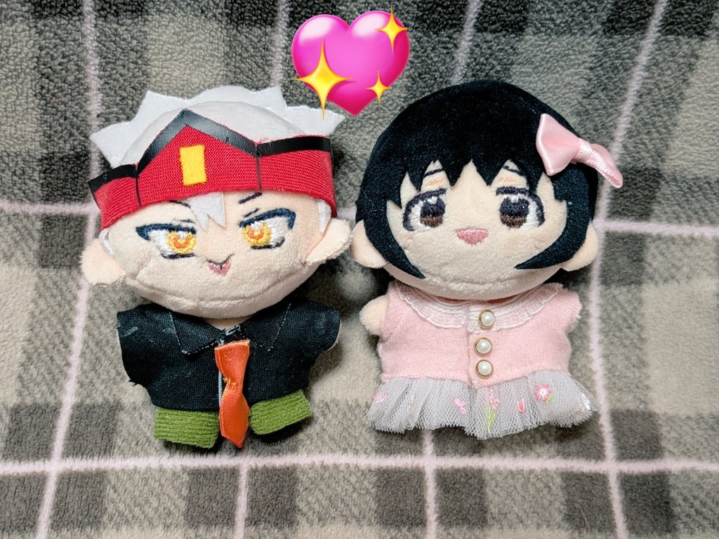 【自作ぬい注意👅🎀】
全長8センチくらいのぬいぐるみなので、苦しみながら👅の衣装も出来ました！🎀ちゃんのかわいい服は池袋で買いました🌷