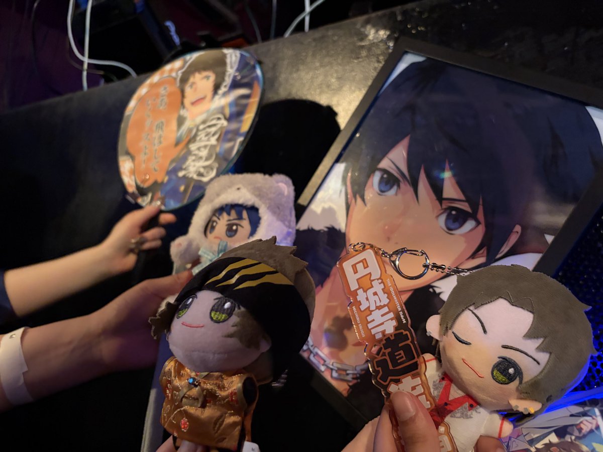 umobutton's tweet photo. 今日の！羽毛布団といいます！(自己紹介用)
最前でたくさん騒いだし、ギャザラで回ったし、グッズの展開もした！楽しかったです！！ #SideMix https://t.co/7FXE7z8gdO