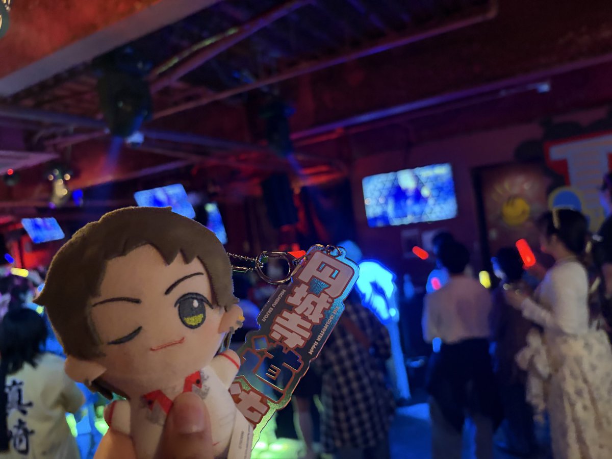 umobutton's tweet photo. 今日の！羽毛布団といいます！(自己紹介用)
最前でたくさん騒いだし、ギャザラで回ったし、グッズの展開もした！楽しかったです！！ #SideMix https://t.co/7FXE7z8gdO
