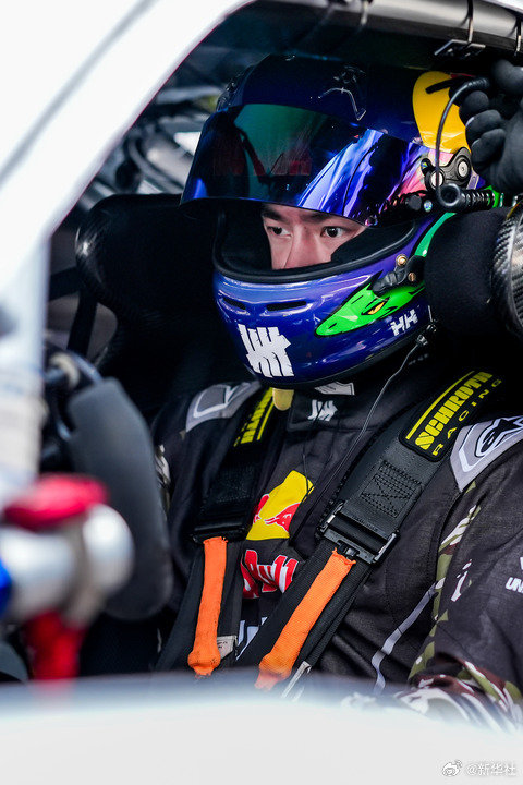 𝕬𝖉𝖉𝖎𝖈𝖙𝖊𝖉 𝖙𝖔 王一博. YIBO tweet media