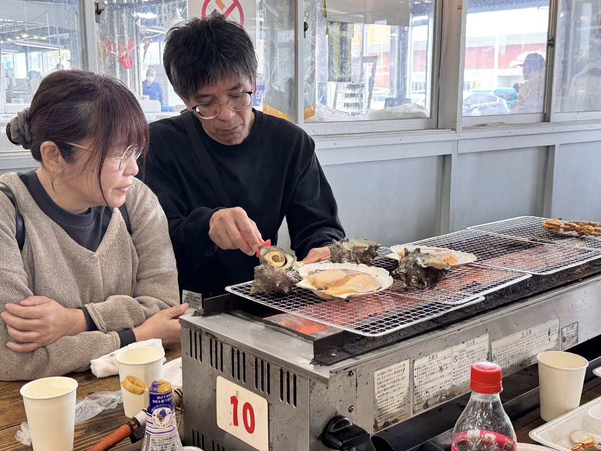 熱されたサザエが爆発して頭からサザエ汁被る1分前