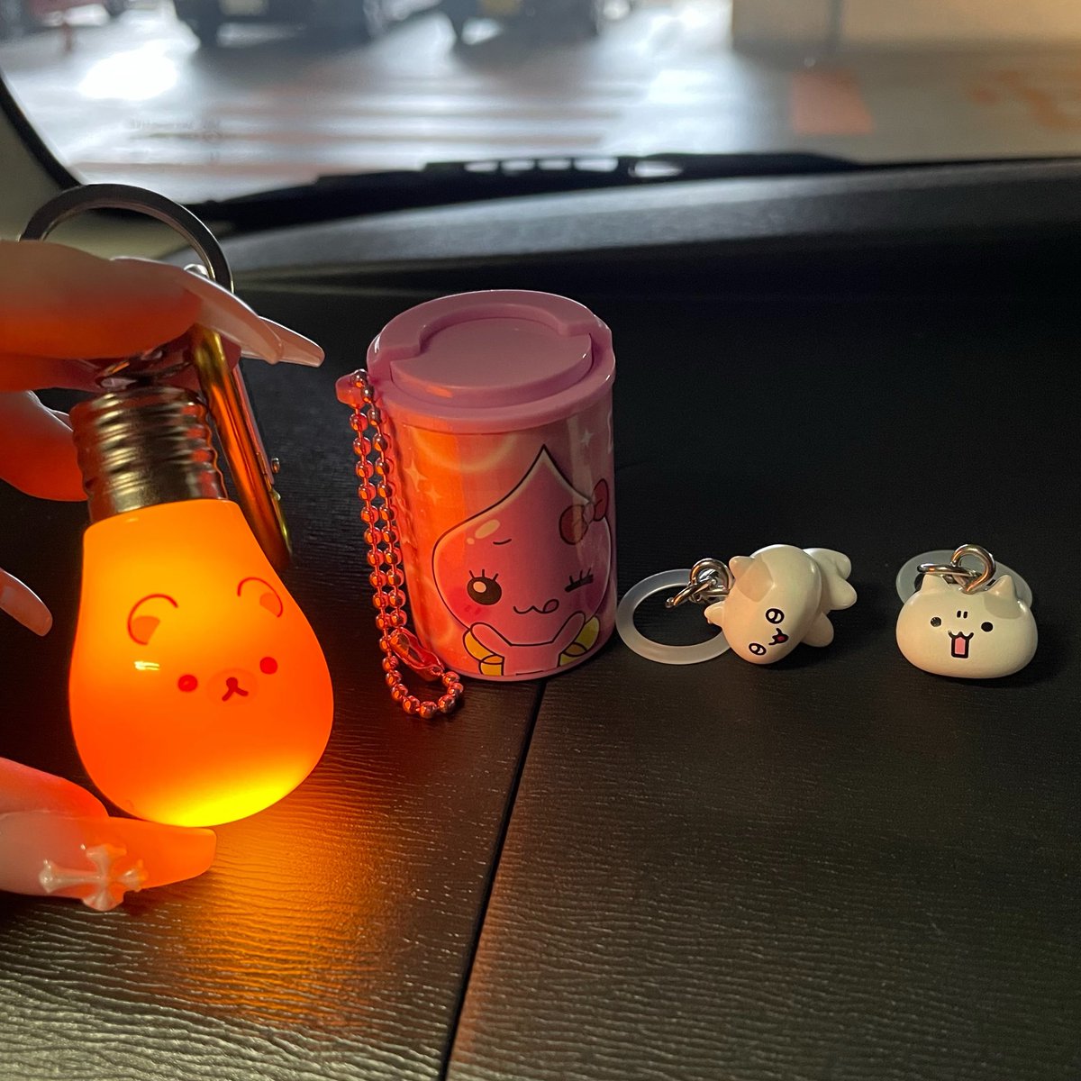 よるんる tweet media