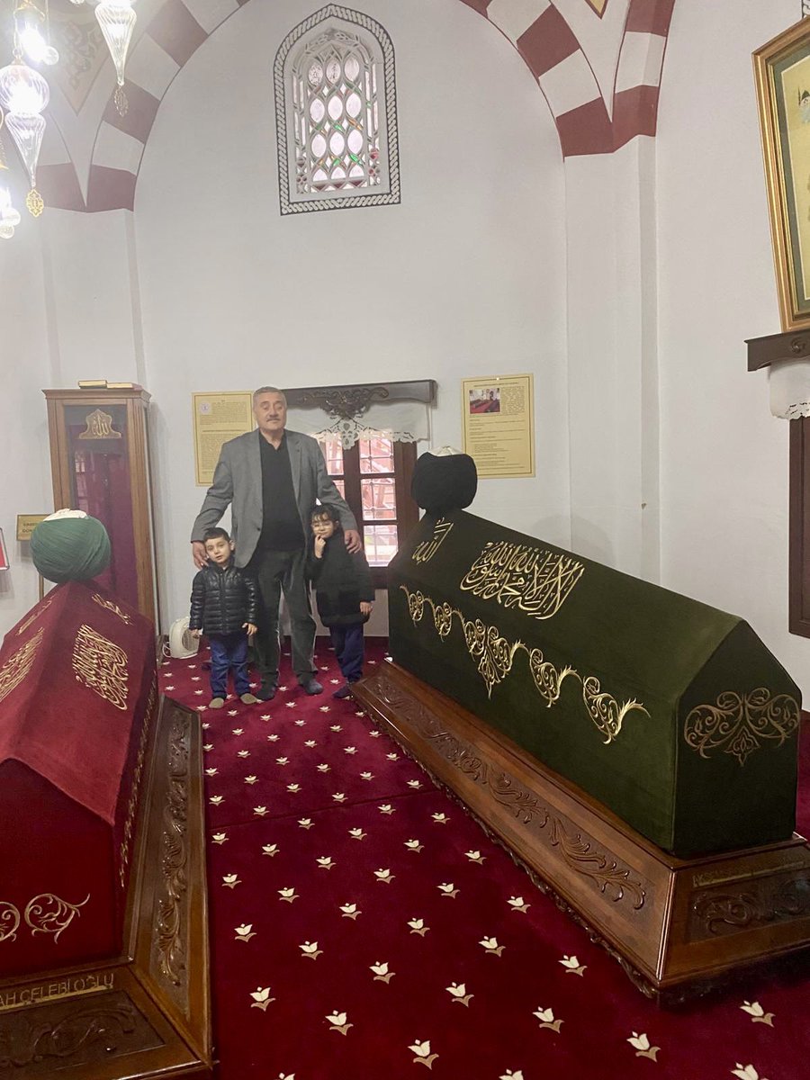 ahmetonal2541's tweet photo. Akşemseddin Hazretleri’nin dediği gibi: Hakiki ilim gönül ilmidir; gönlü feth eden cihanı feth eder.

Akşemseddin’in rehberliğinde Fatih Sultan Mehmet ile fetih sadece toprak değil, gönüller ve ilimle taçlandı.

Göynük’te medfun bu büyük zata ve tüm ilim-irfan ehline rahmet olsun https://t.co/XS6WyyoHxD