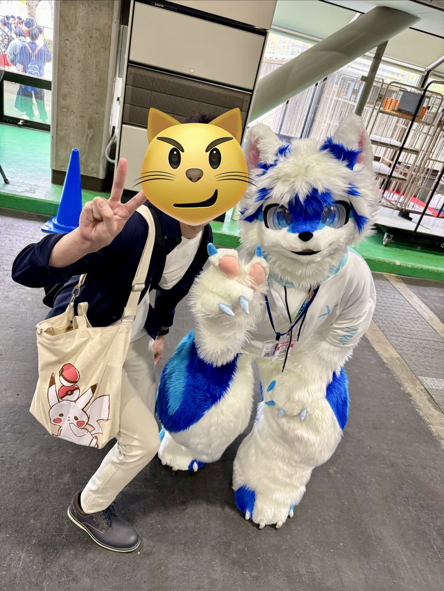 灰 tweet media