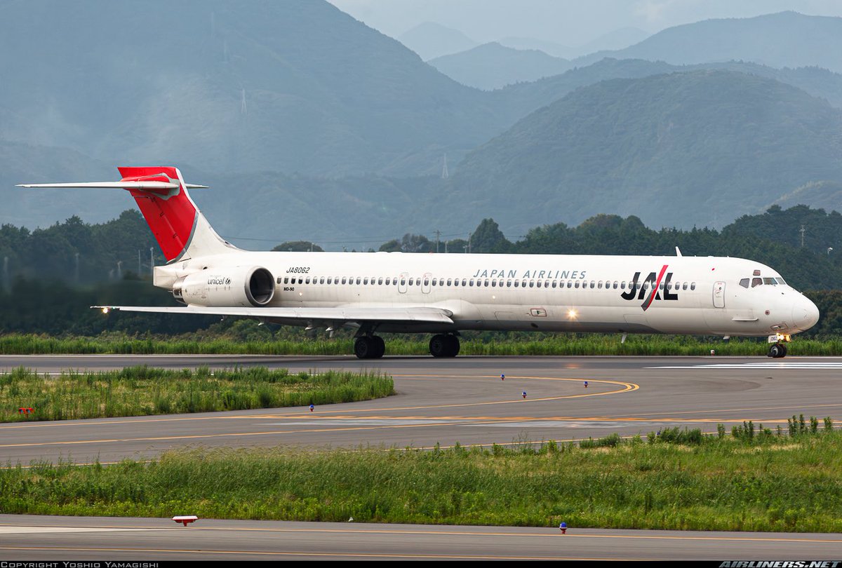 n194at's tweet image. Japan Air Lines 
McDonnell Douglas MD-90-30 JA8062
FSZ/RJNS Shizuoka Airport
July 17, 2009
Photo credit Yoshio Yamagishi
#AvGeek #Aviation #Airline #AvGeeks  #MD90 #Maddog #JAL #JapanAirlines #NRT #Tokyo #Narita @MD80com @JAL_Official_jp 🇯🇵