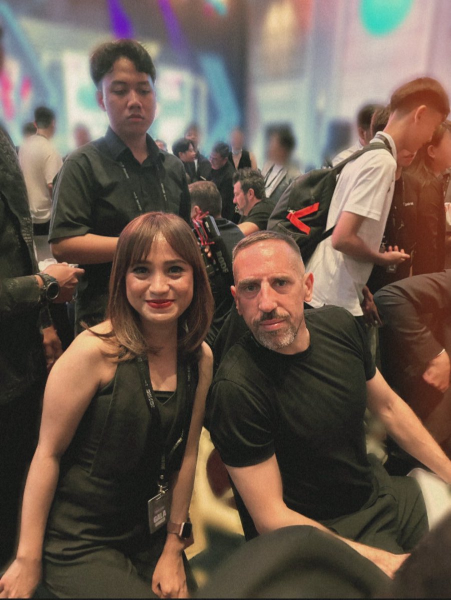 nupinupinupi tweet media