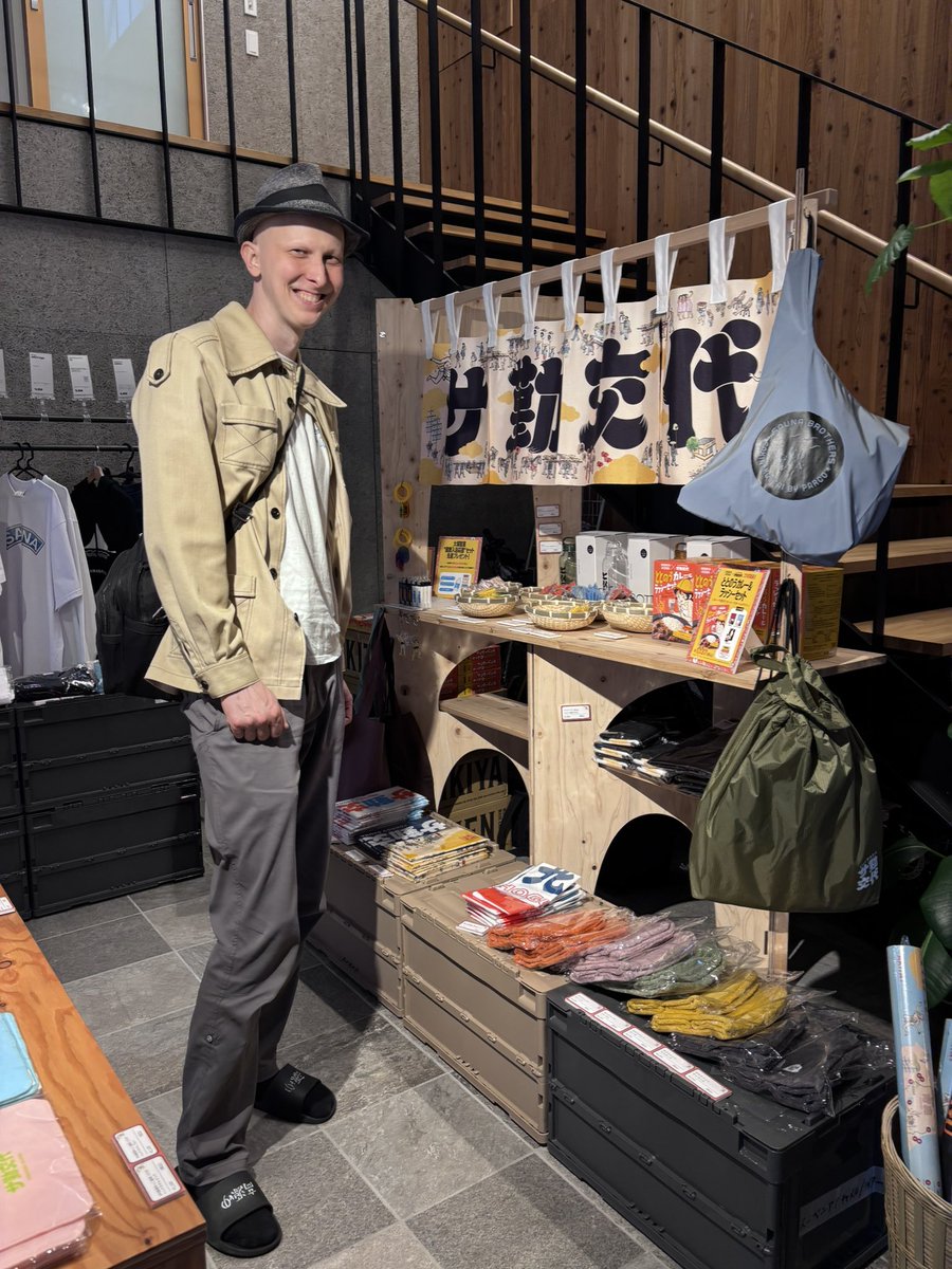 ラヤポルティン・サウナのスタッフ　ライネさんをアテンド。フィンランド最古のサウナ。一緒にサウナに入り、温泉街で酒を飲みサウナの話をした。サウナ室のロウリュが異次元級に良かった。サウナは自由。型はない、サウナは育てる。名言頂きました