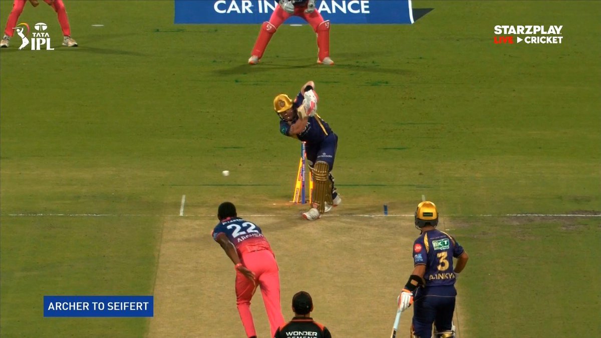 lightningspeedk's tweet image. Archer cleans up Seifert!

#KKRvRR #Kolkata #IPL #JofraArcher