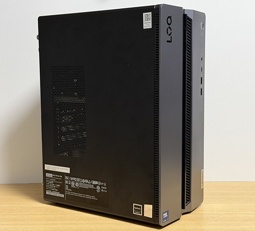 MR_Ken2's tweet photo. Core Ultra 7 255HX、GeForce RTX 3050を搭載のデスクトップPC「Lenovo LOQ Tower 17IAX10」を実機レビューしました。
モバイル向けのCPU、ロープロファイルのグラボを搭載し、内部スペースに余裕があります。
https://t.co/maIUcLOOZW https://t.co/qV2fiUQOAT