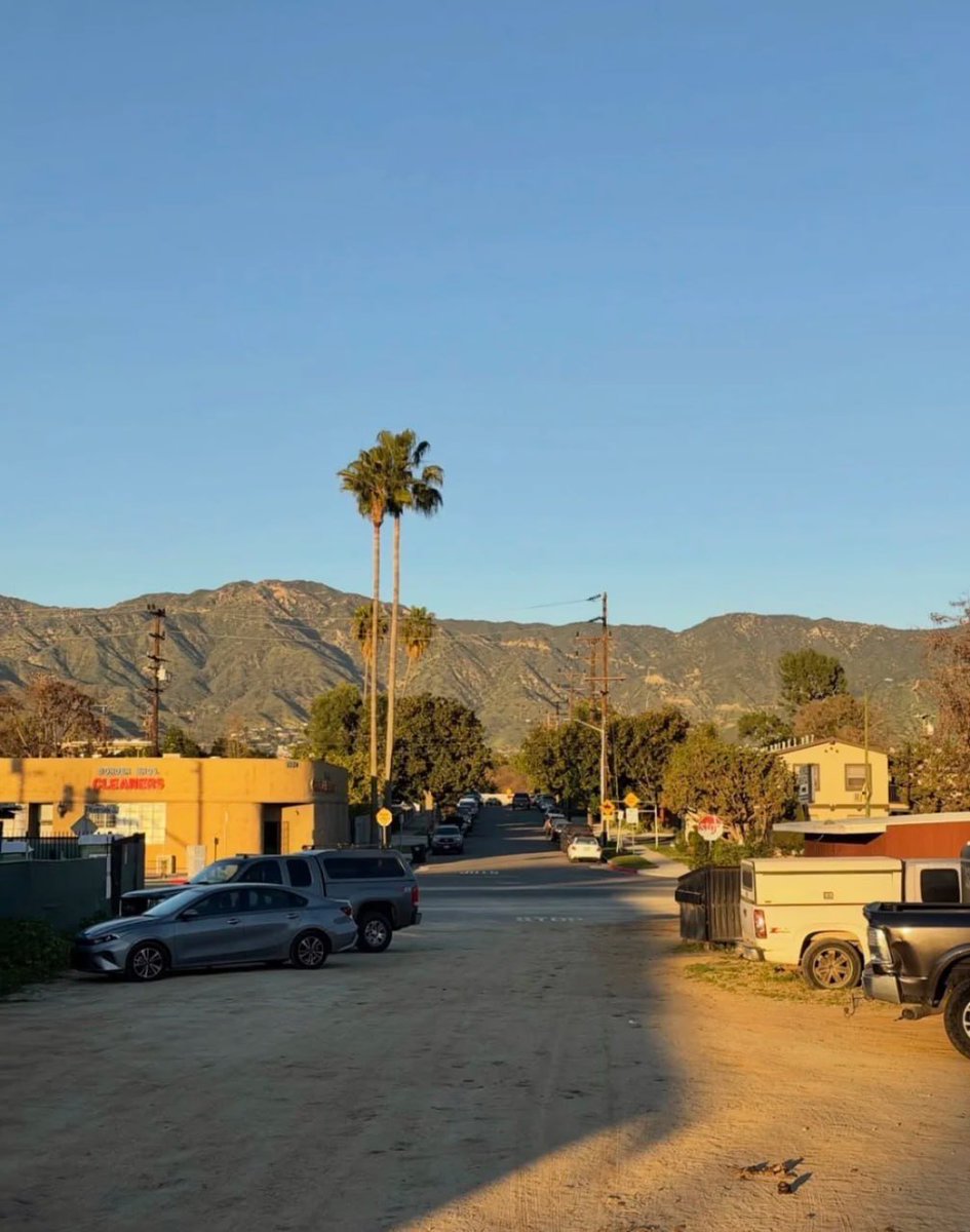 nabilmorsdi's tweet image. #HorsebackRiding #Equestrian #HollywoodHills

Weekend Ride | Slowing Down Time in the Hollywood Hills, LA 🐎🌴
No bombardment of notifications,
No emotional drain.
Just the horses, the trail, the breeze, and the sunshine.
True sophisticated living