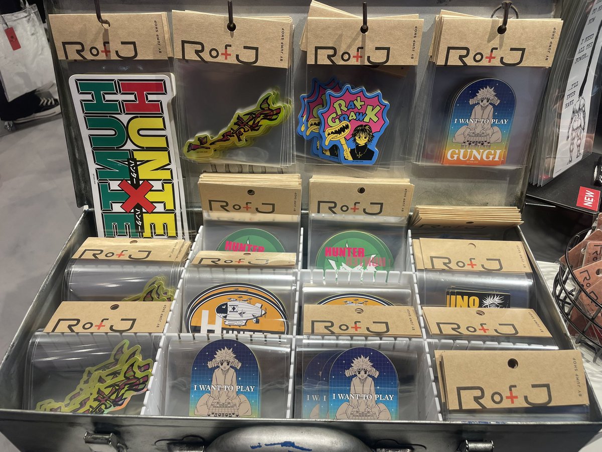 本当は『HUNTER×HUNTER』水見式COLLECTIONのBOXが欲しかったんだけど…
値段見たらなんと9,900円で「高っ！」ってなっちゃって😭💦
結局何も買えなかったんですが😭ハンターの商品写真だけツリーで載せます↓
#RofJBYJUMPSHOP