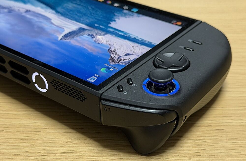 MR_Ken2's tweet photo. Lenovo Legion Go Gen 2を実機レビューしました。
通常のPCとしてのレビューですが、AMD Ryzen Z2 Extremeのベンチスコアは高く、負荷をかけた際のCPU温度も低くおさまっています。
https://t.co/ZIyIclZkKr https://t.co/PLJa89W9LY